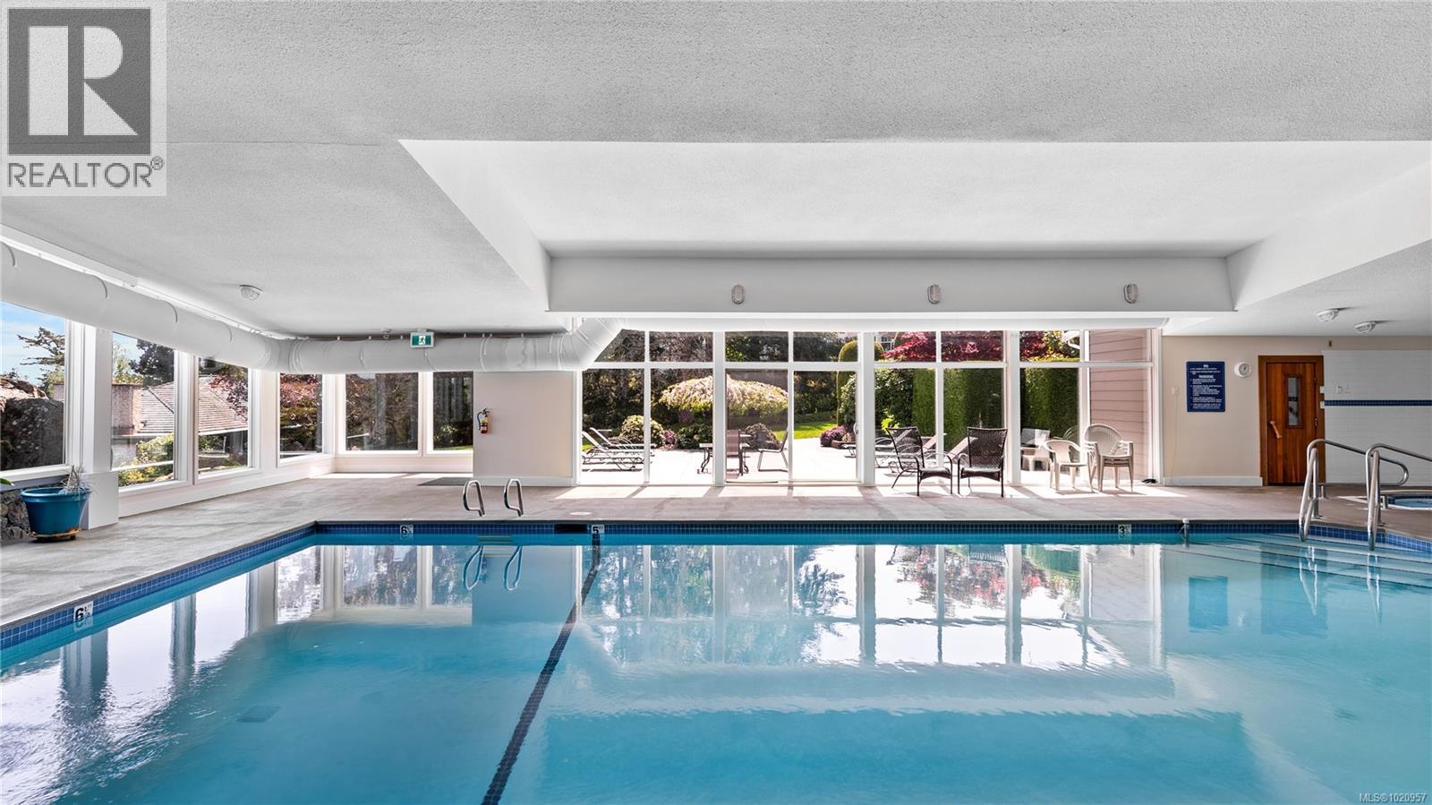 917 2829 Arbutus Rd, Saanich