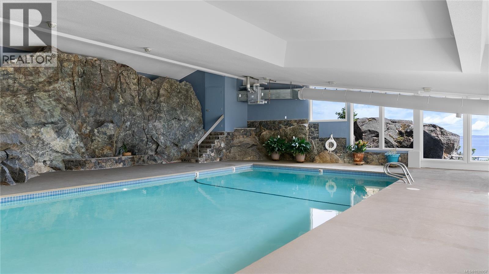 917 2829 Arbutus Rd, Saanich