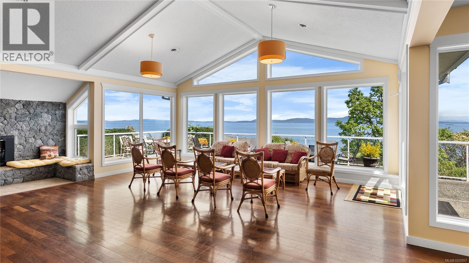 917 2829 Arbutus Rd, Saanich