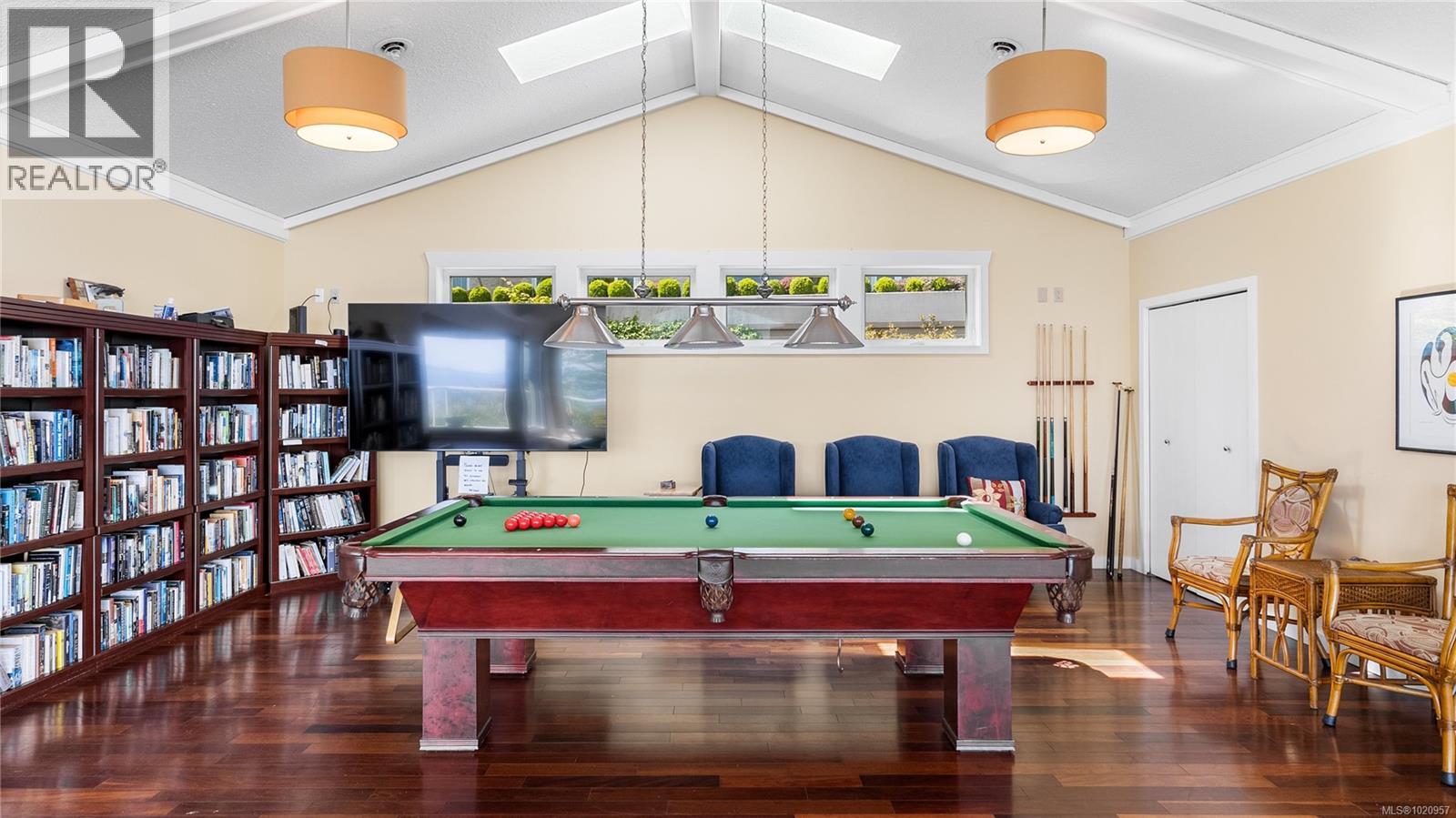 917 2829 Arbutus Rd, Saanich