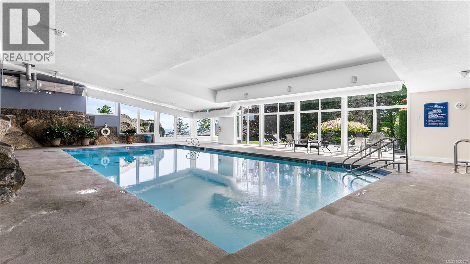 917 2829 Arbutus Rd, Saanich