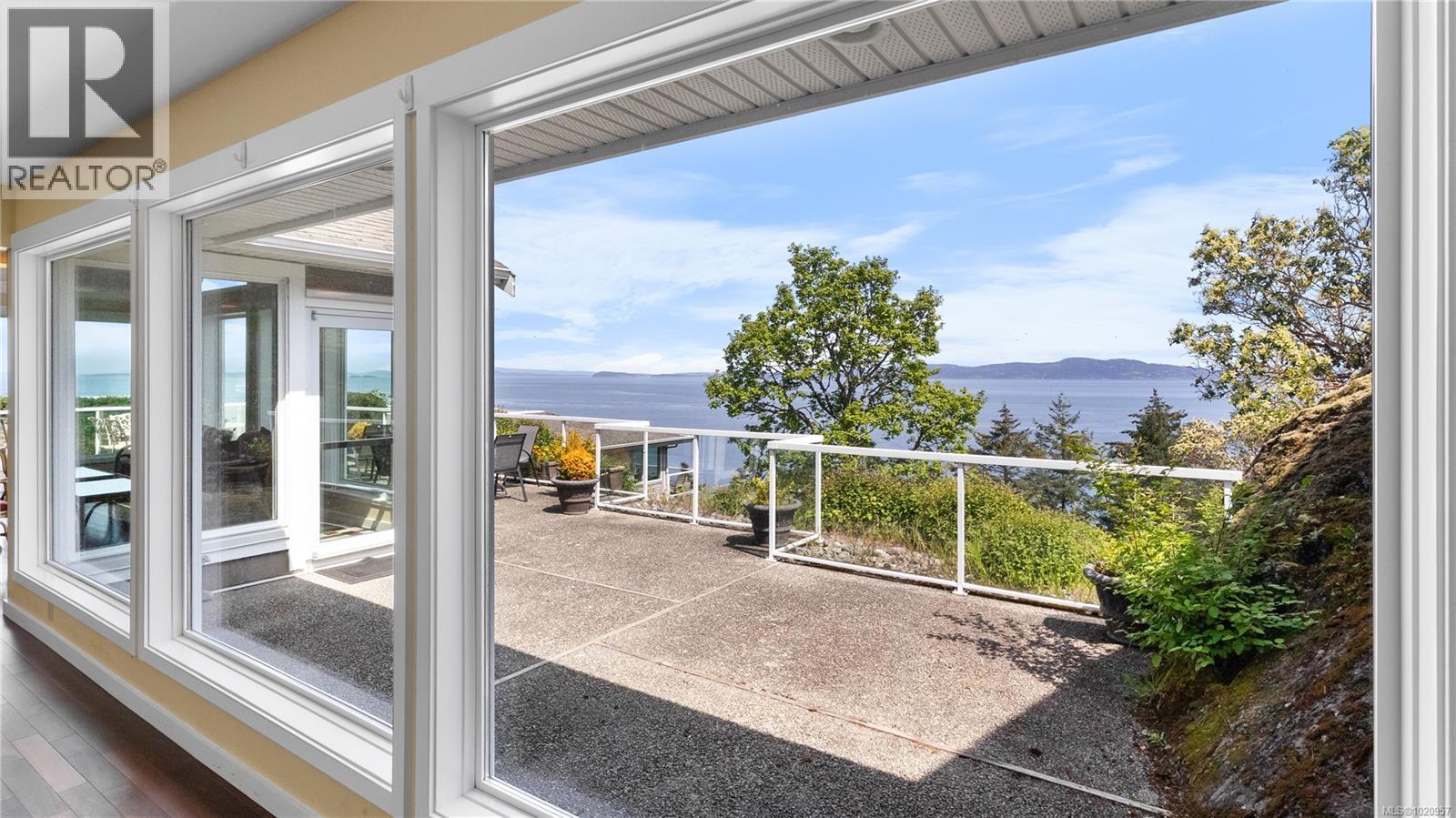 917 2829 Arbutus Rd, Saanich