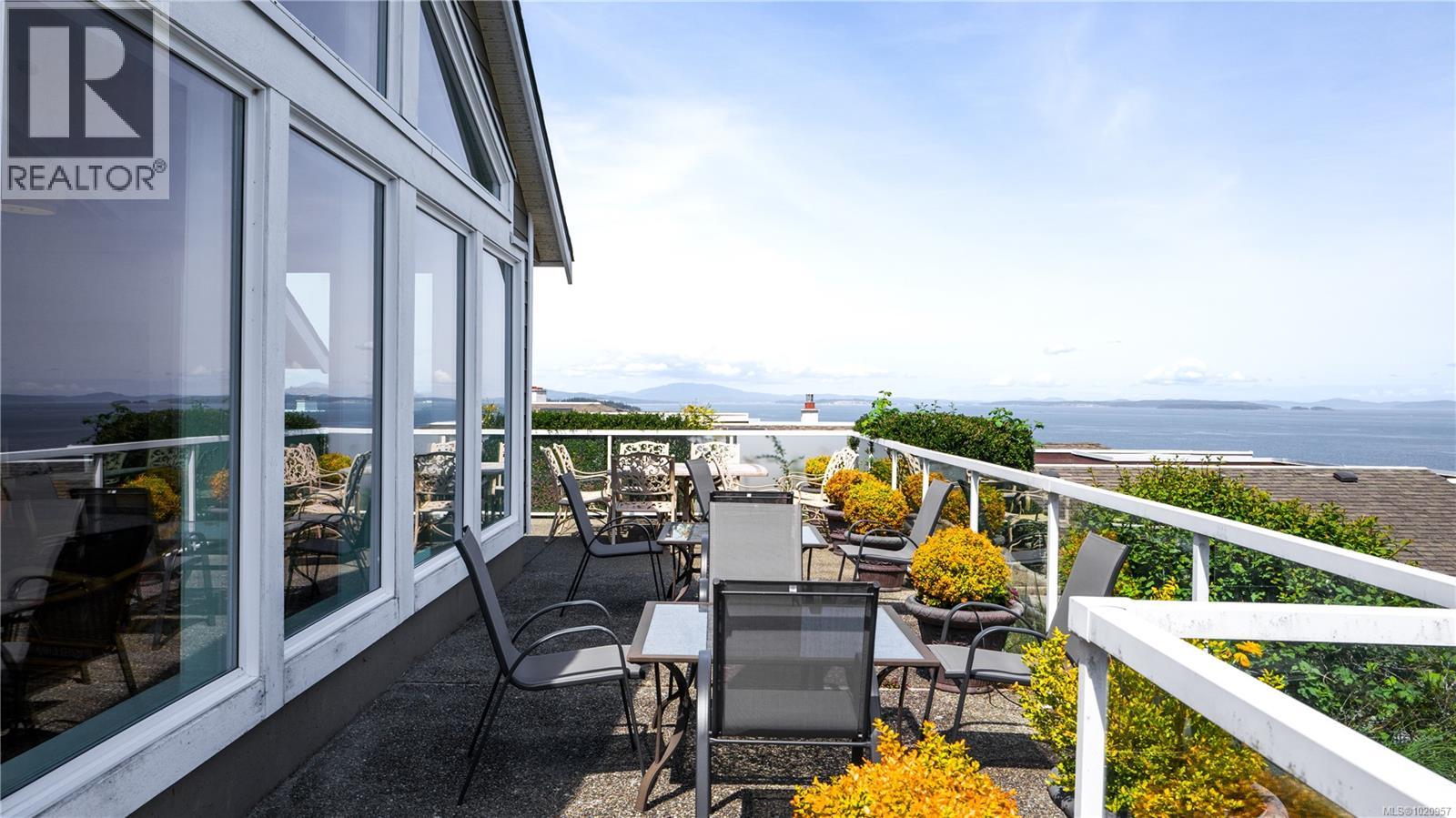 917 2829 Arbutus Rd, Saanich