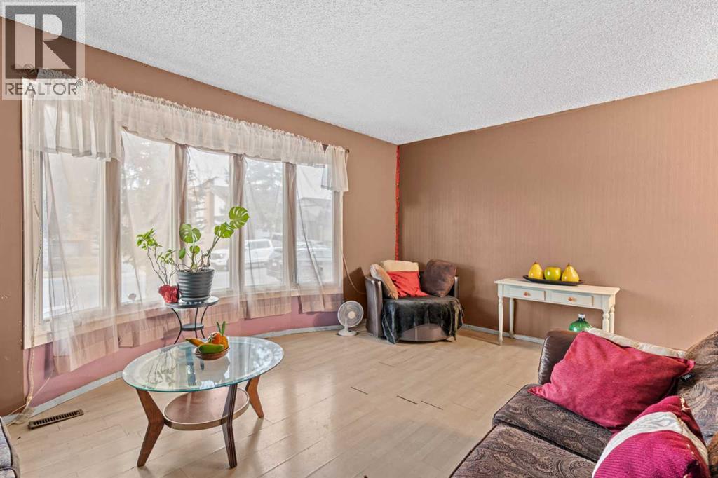 Single Family House Bungalow for Sale in  Templeton Road NE Temple Calgary 