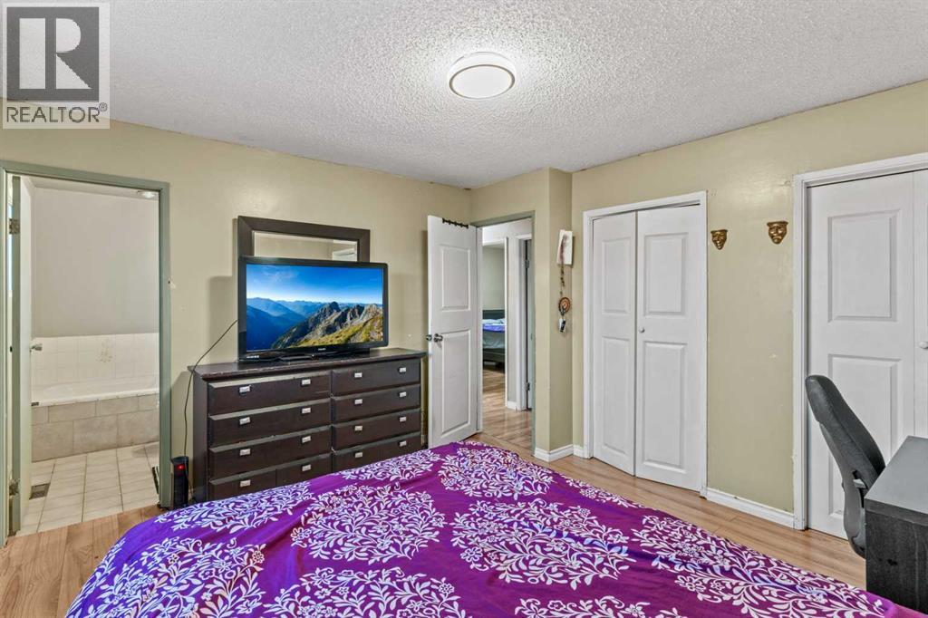 Single Family House Bungalow for Sale in  Templeton Road NE Temple Calgary 