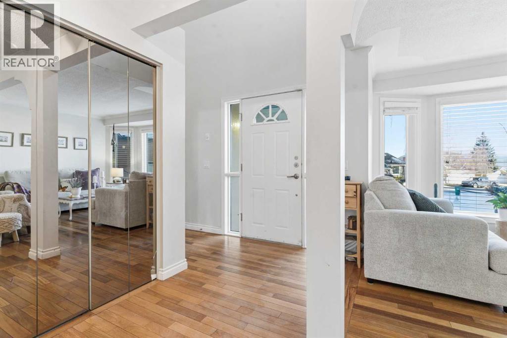 Single Family House for Sale in  Sandpiper Place NW Sandstone Valley Calgary 