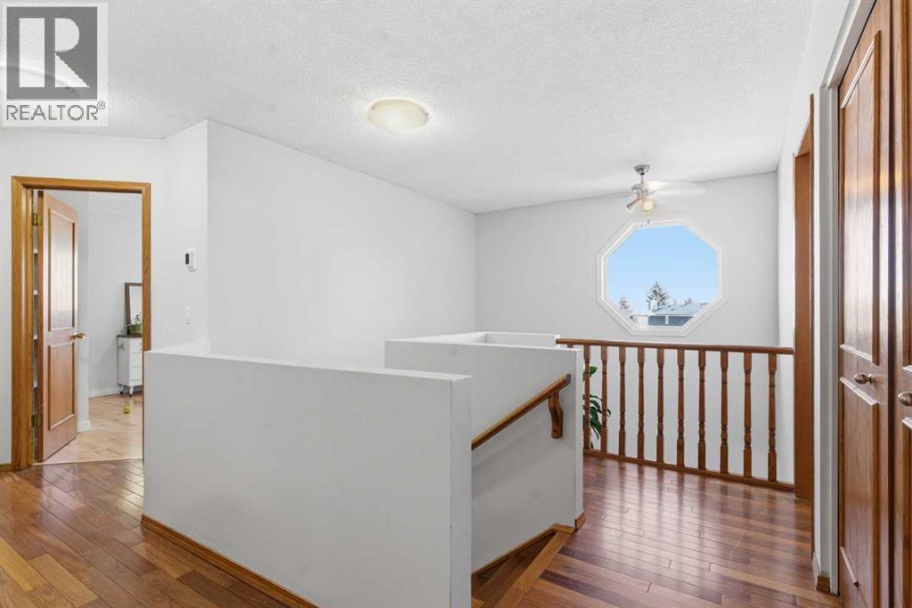 Single Family House for Sale in  Sandpiper Place NW Sandstone Valley Calgary 