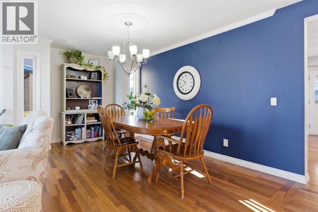 Single Family House for Sale in  Sandpiper Place NW Sandstone Valley Calgary 