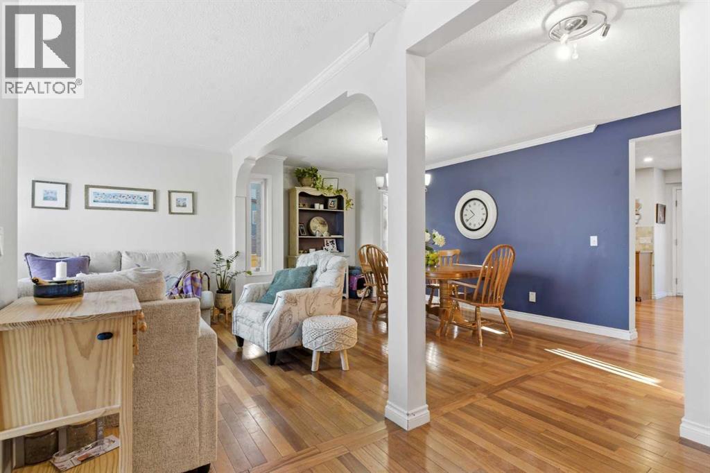 Single Family House for Sale in  Sandpiper Place NW Sandstone Valley Calgary 