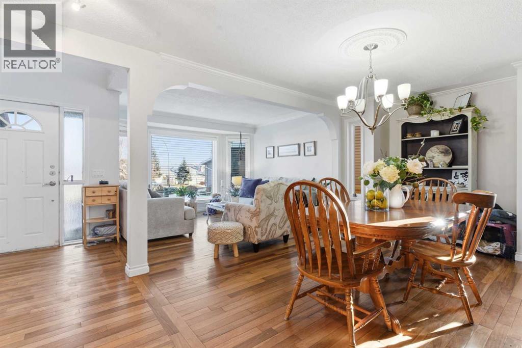 Single Family House for Sale in  Sandpiper Place NW Sandstone Valley Calgary 