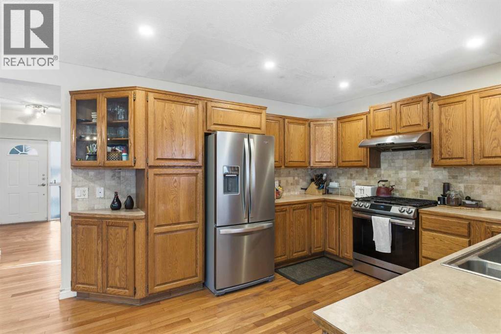 Single Family House for Sale in  Sandpiper Place NW Sandstone Valley Calgary 