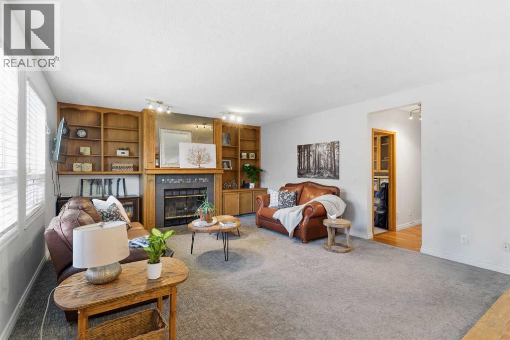 Single Family House for Sale in  Sandpiper Place NW Sandstone Valley Calgary 