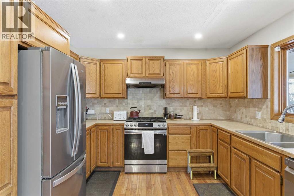 Single Family House for Sale in  Sandpiper Place NW Sandstone Valley Calgary 