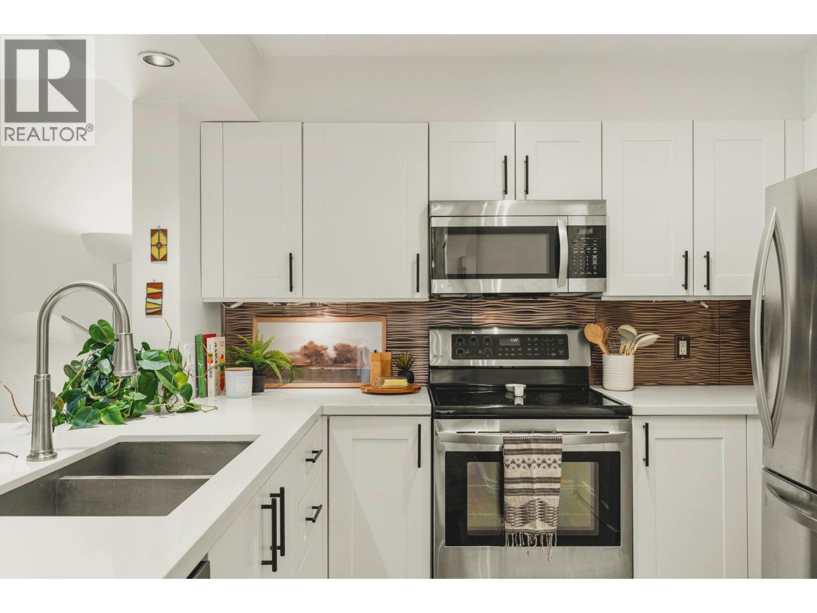 302 1438 W 7TH AVENUE, Vancouver