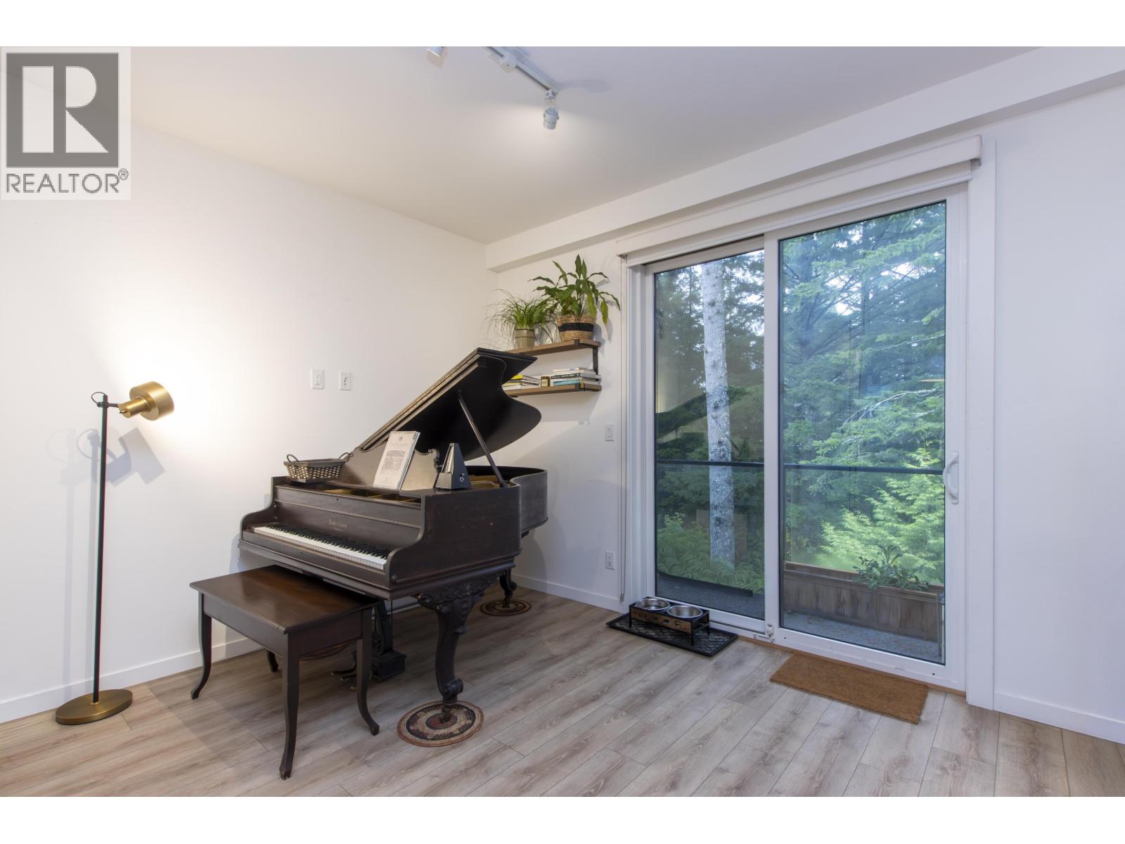 64 39769 GOVERNMET ROAD, Squamish