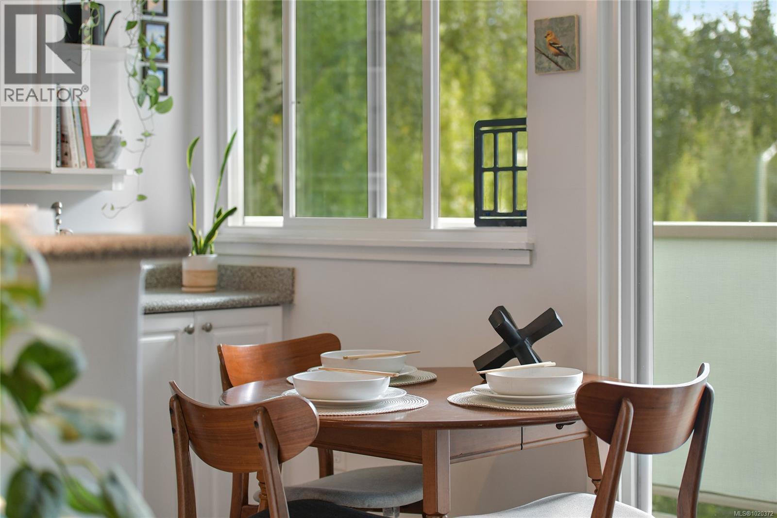 301 1366 Hillside Avenue, Victoria