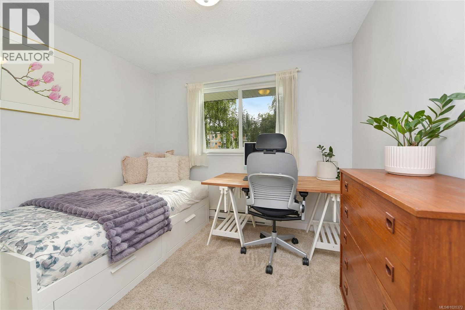 301 1366 Hillside Avenue, Victoria