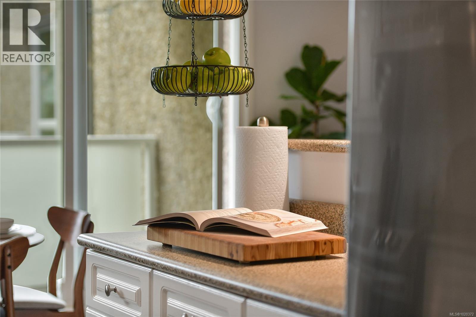 301 1366 Hillside Avenue, Victoria