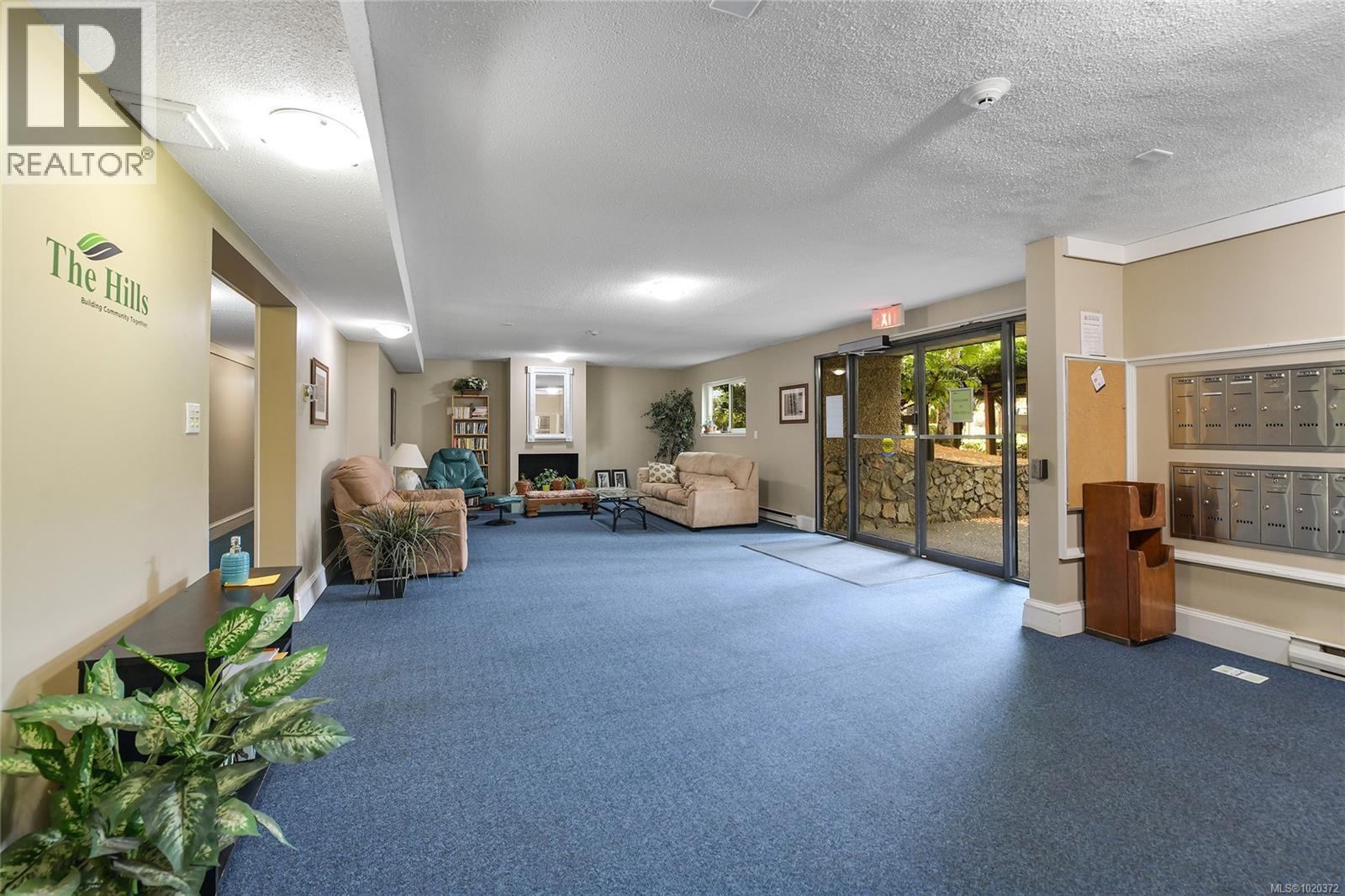 301 1366 Hillside Avenue, Victoria