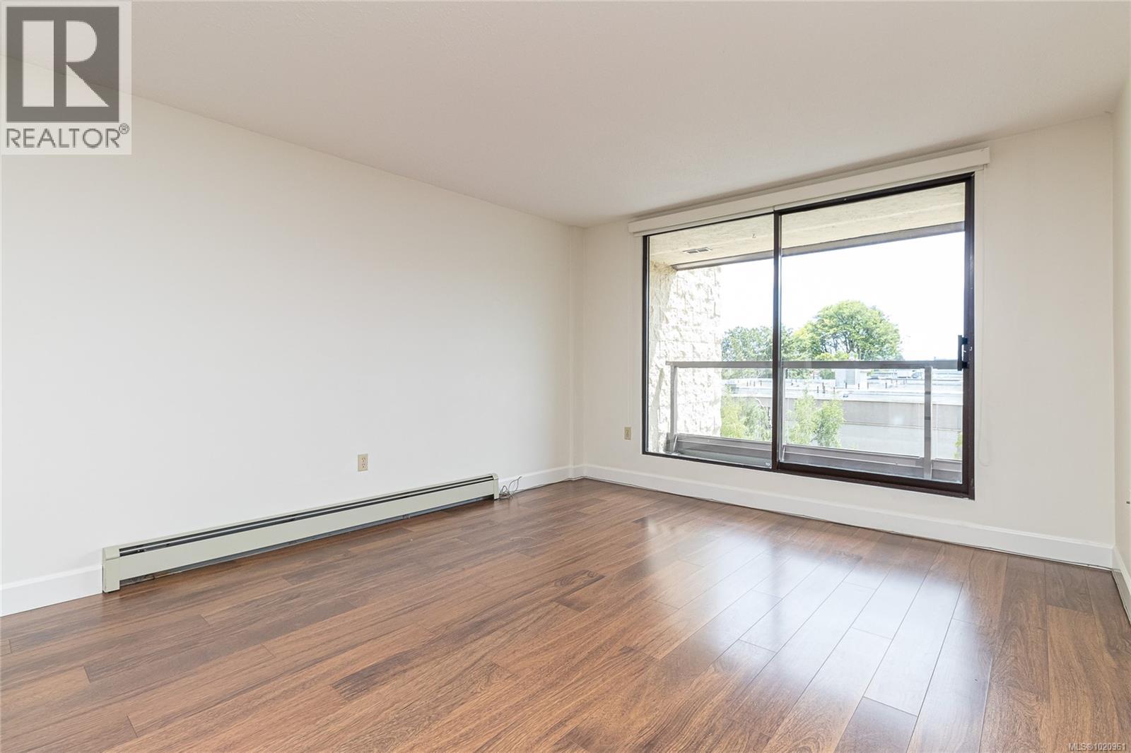 501 1745 Leighton Road, Victoria