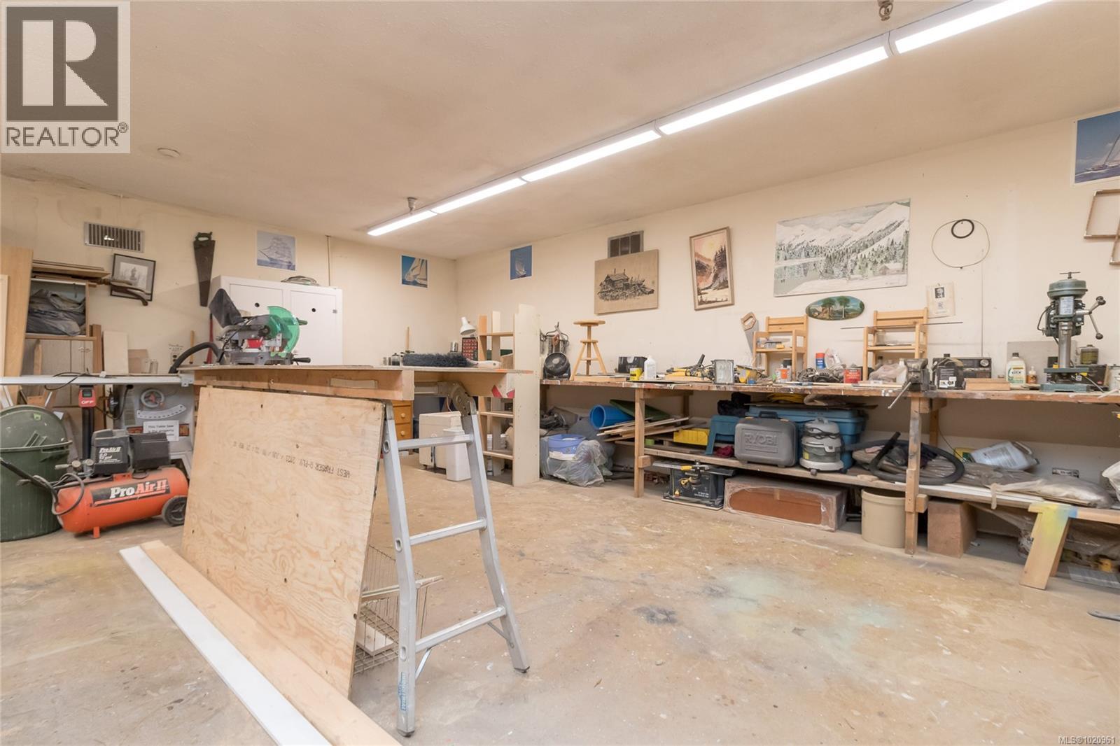 501 1745 Leighton Road, Victoria