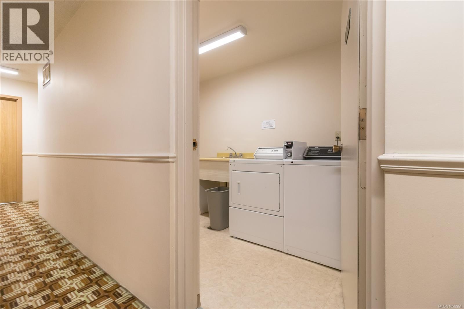 501 1745 Leighton Road, Victoria