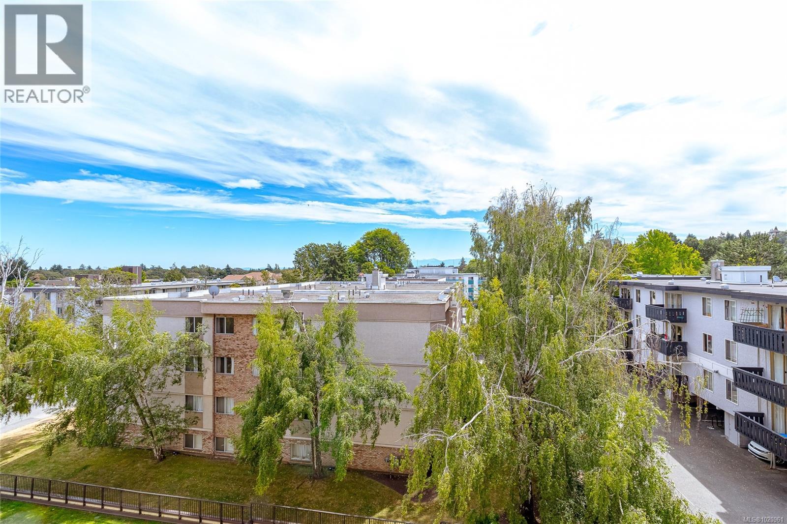 501 1745 Leighton Road, Victoria