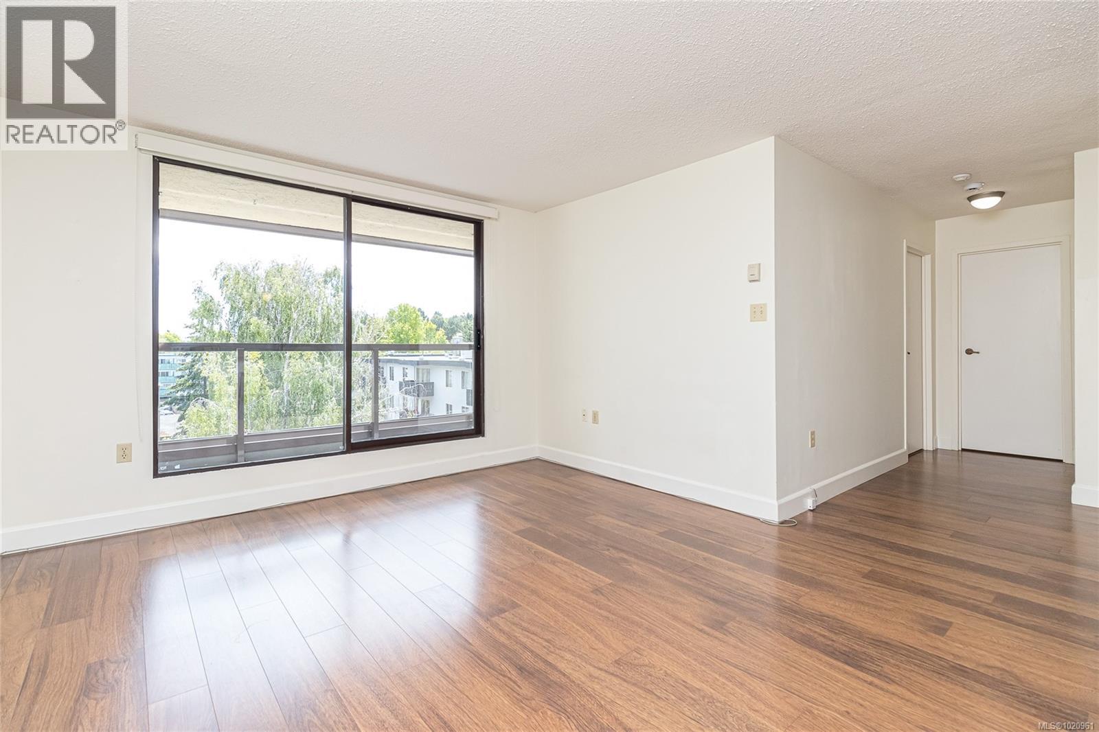 501 1745 Leighton Road, Victoria