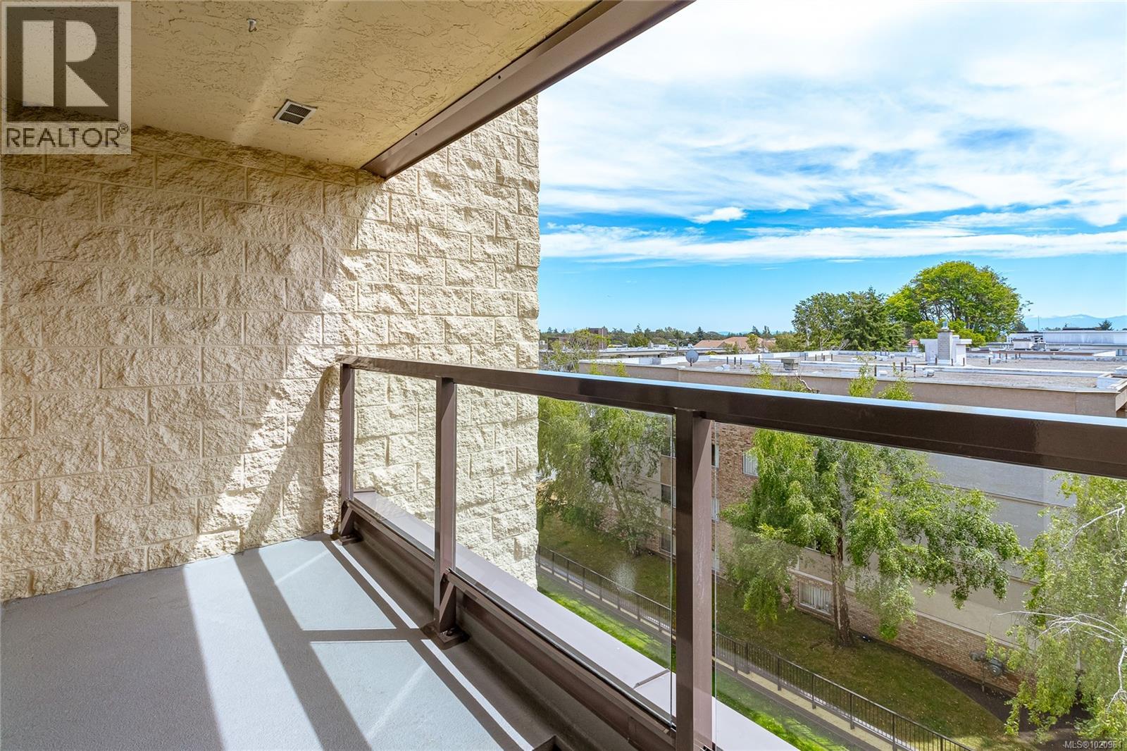 501 1745 Leighton Road, Victoria