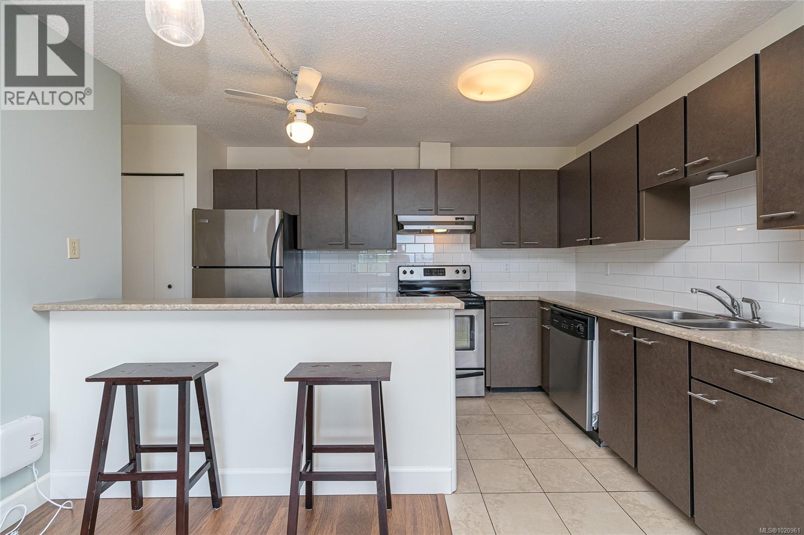 501 1745 Leighton Road, Victoria