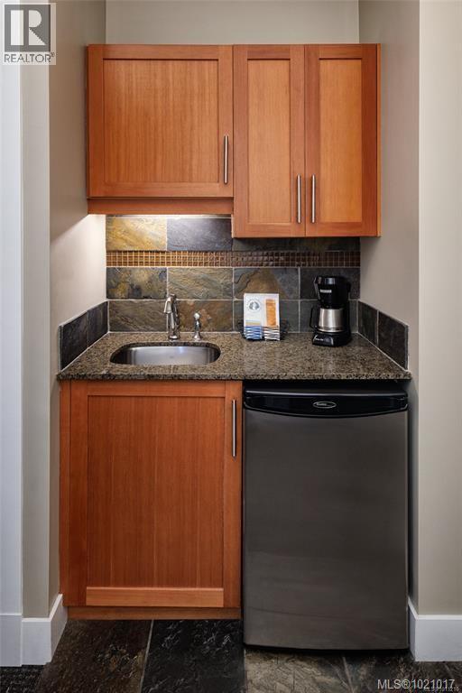 205D 181 Beachside Dr, Parksville