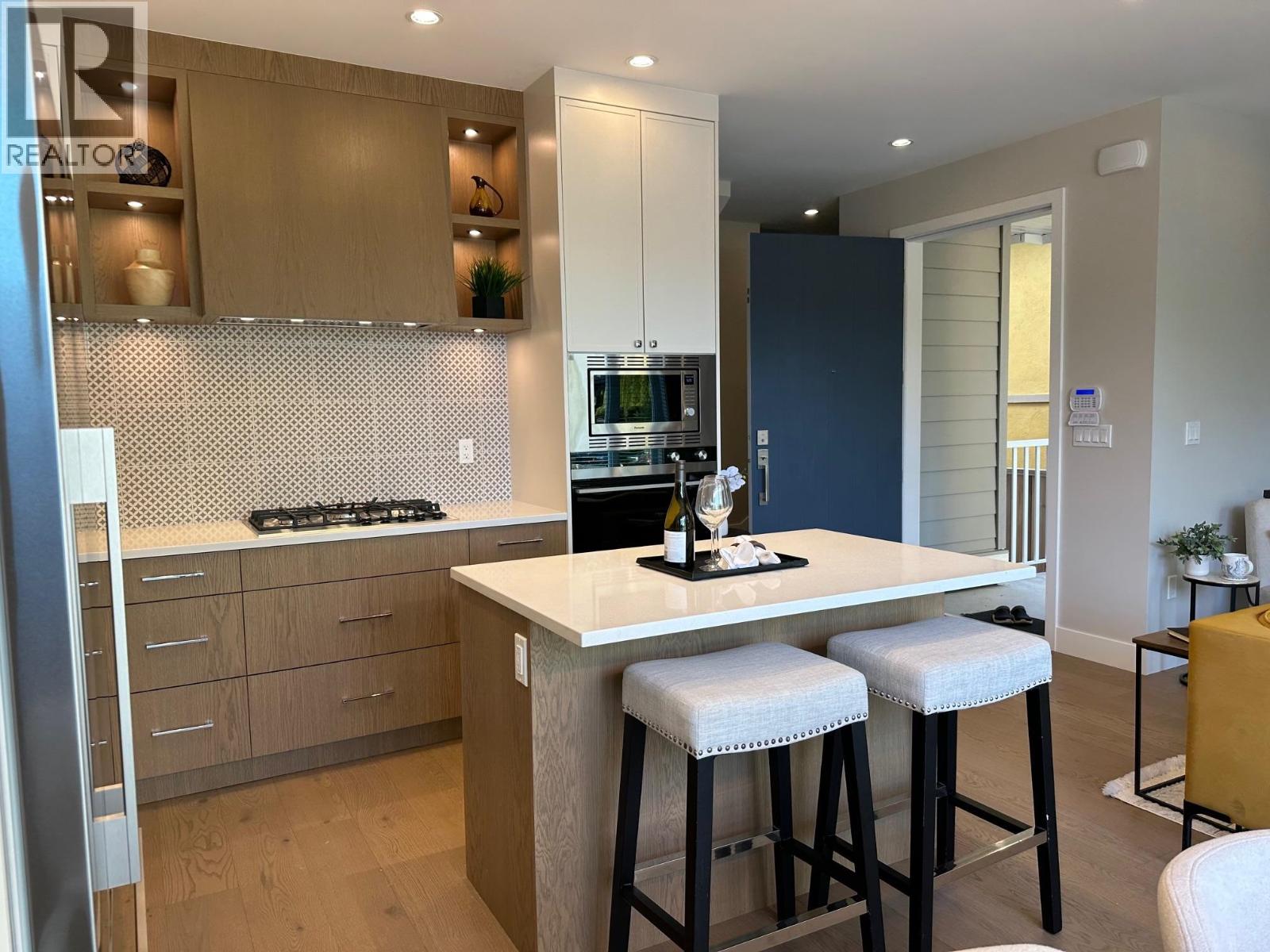 344 E 17TH STREET, North Vancouver