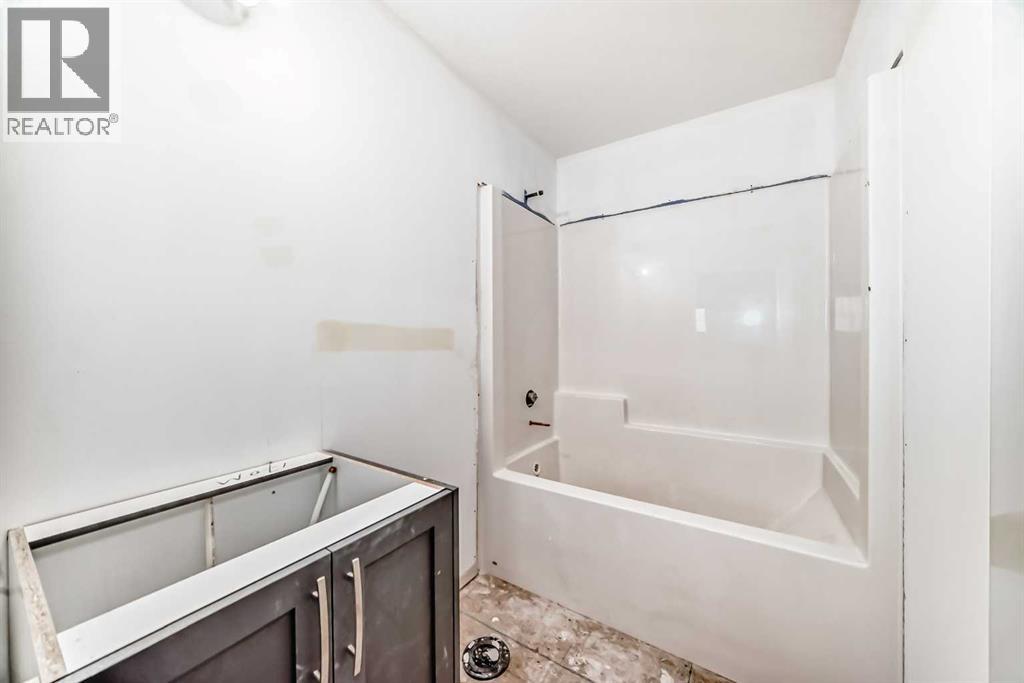 Single Family House for Sale in  Marmot Green NW Glacier Ridge Calgary 