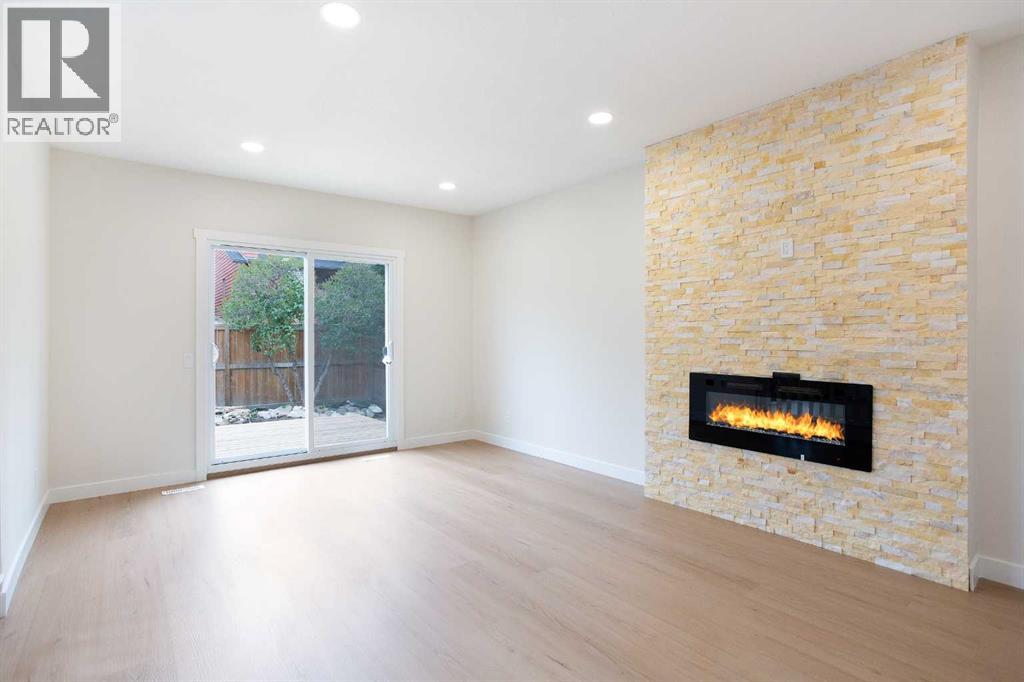 Single Family House for Sale in  Hawkwood Crescent NW Hawkwood Calgary 