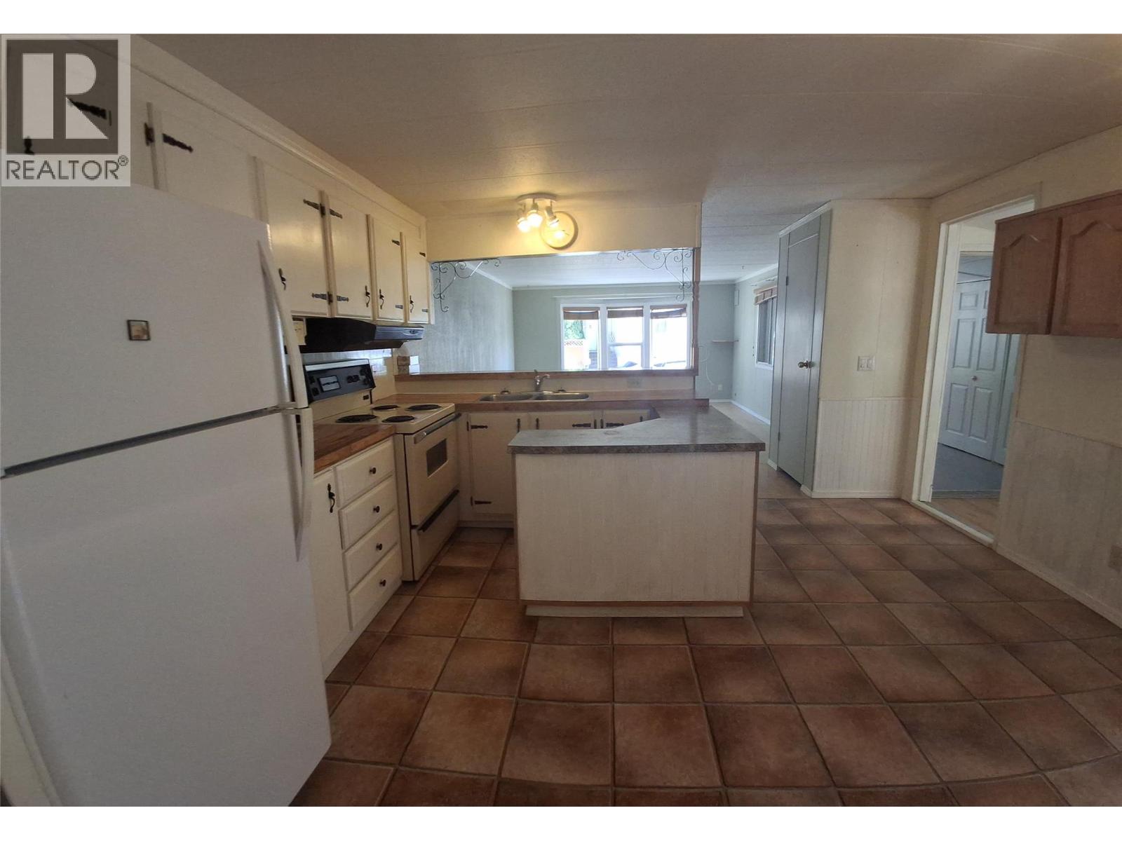 #10 566 COBURN STREET - 4