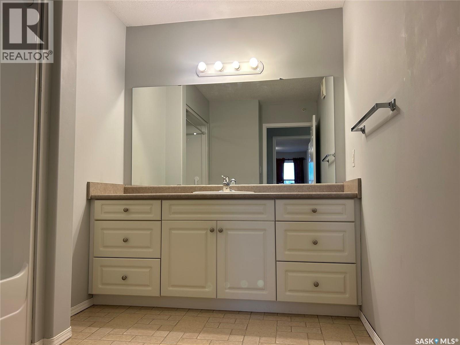 405 701 Henry STREET — photo 12