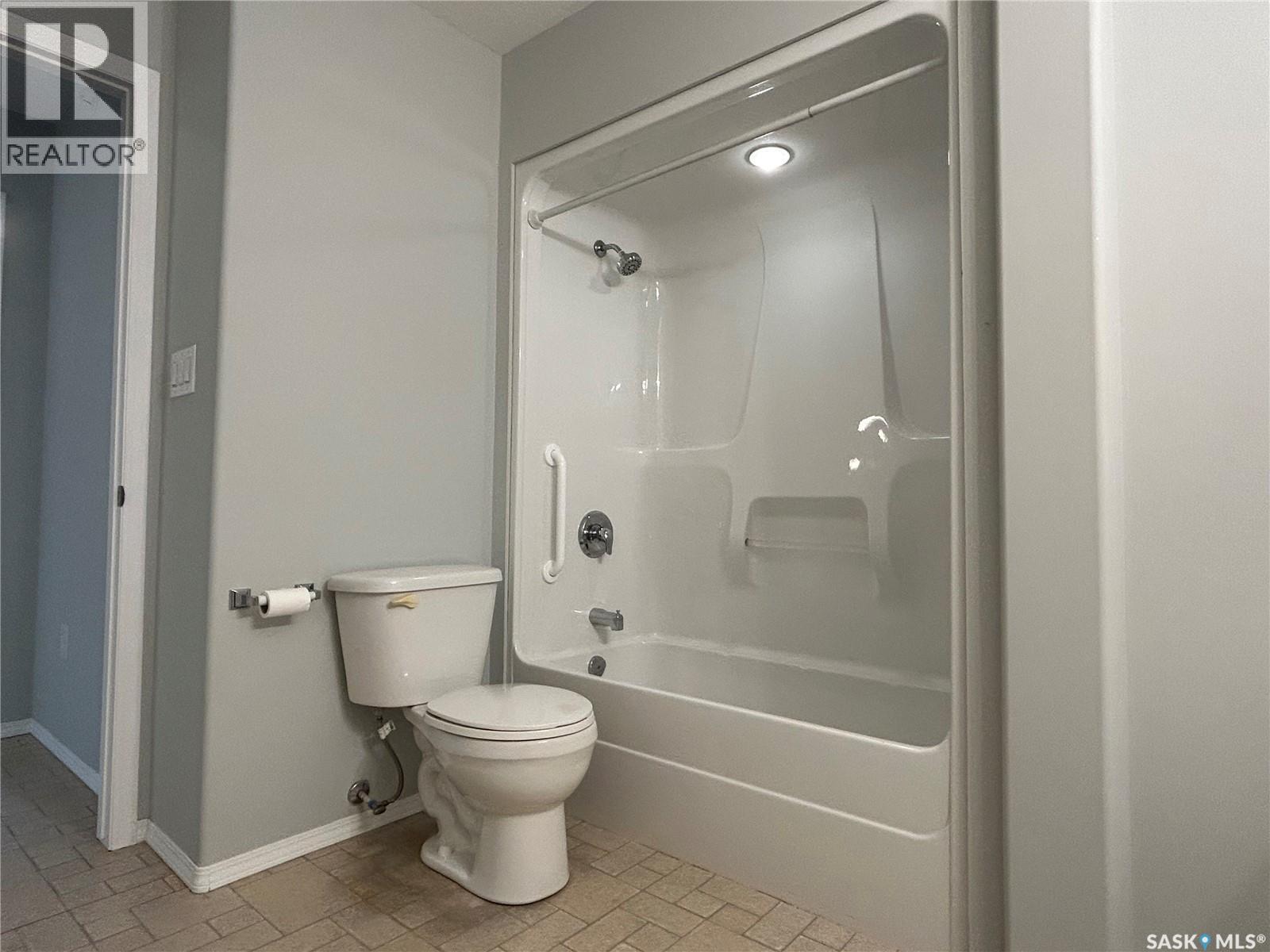 405 701 Henry STREET — photo 13