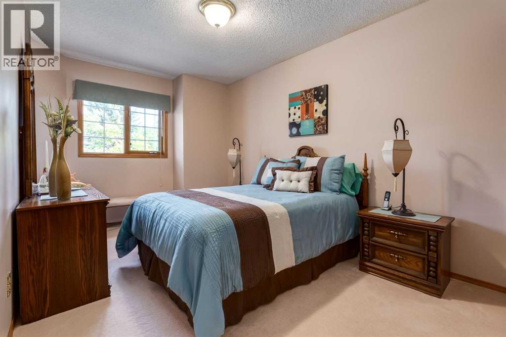 Single Family House for Sale in  Edgevalley Circle NW Edgemont Calgary 