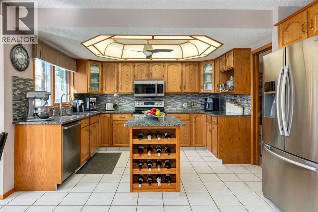 Single Family House for Sale in  Edgevalley Circle NW Edgemont Calgary 