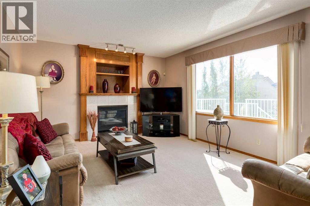 Single Family House for Sale in  Edgevalley Circle NW Edgemont Calgary 