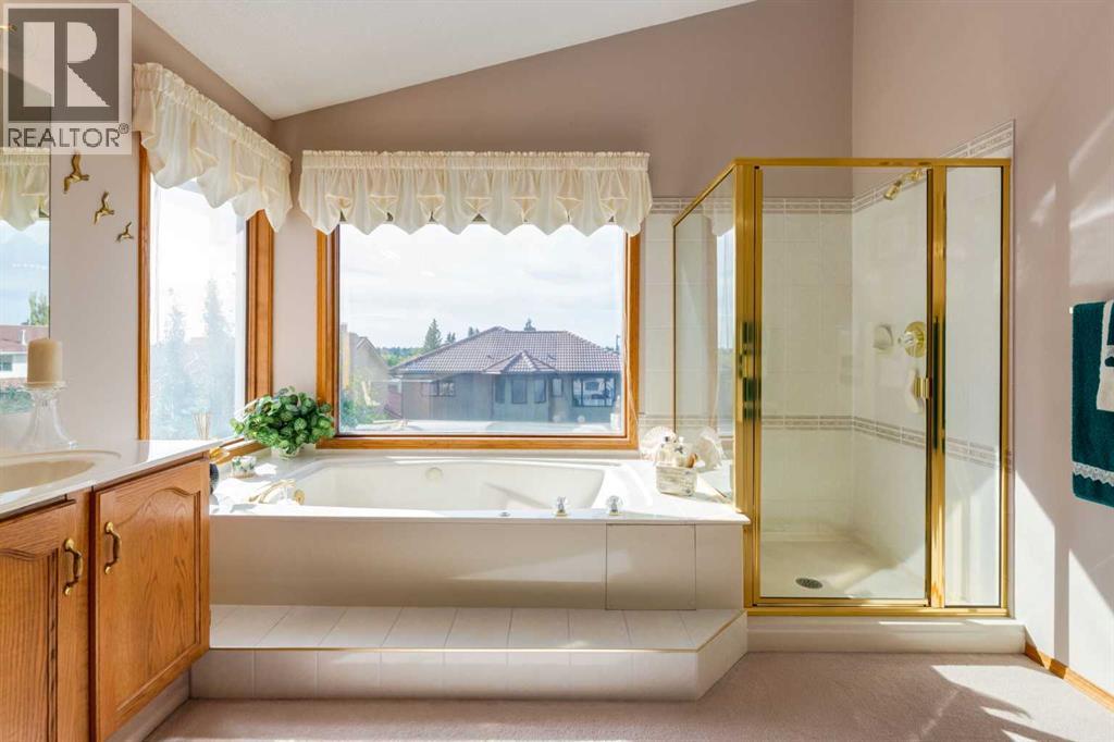 Single Family House for Sale in  Edgevalley Circle NW Edgemont Calgary 