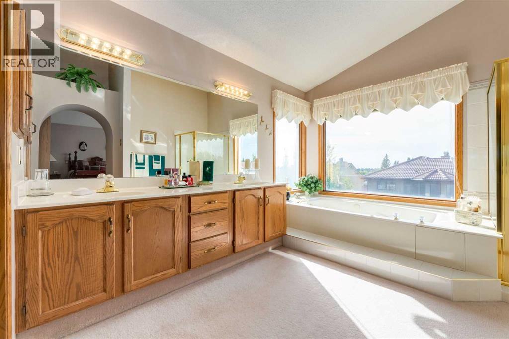 Single Family House for Sale in  Edgevalley Circle NW Edgemont Calgary 