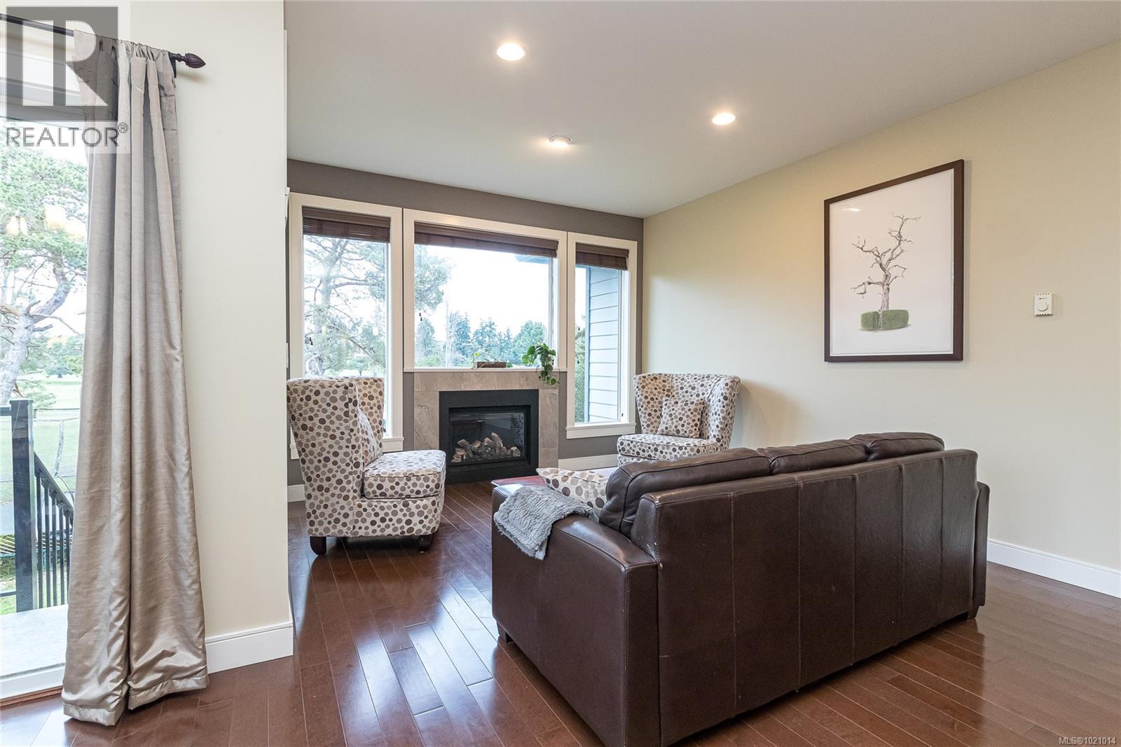 1054 Colville Rd, Esquimalt