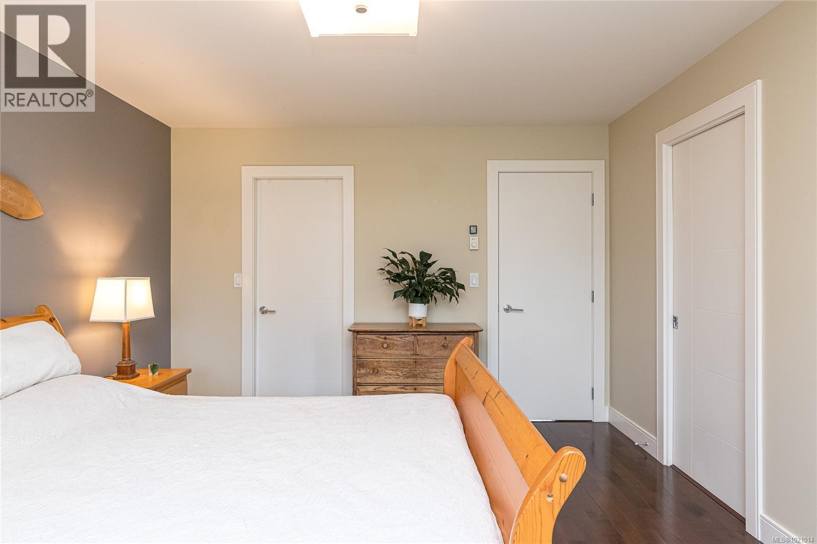 1054 Colville Rd, Esquimalt