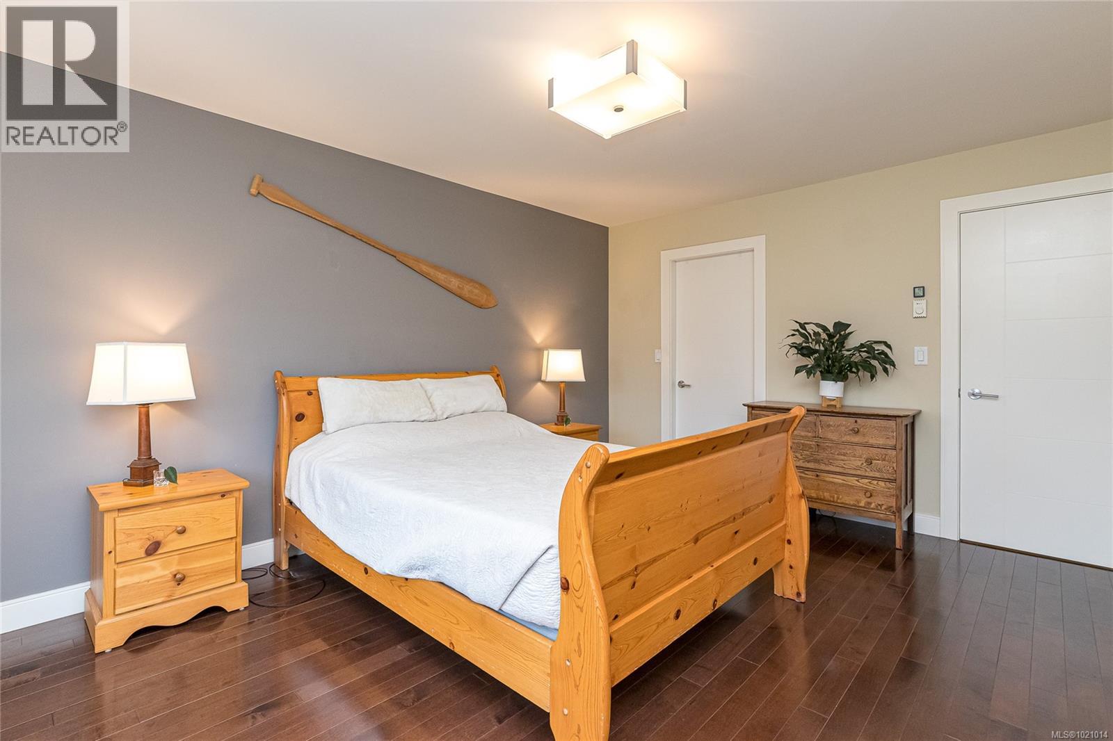 1054 Colville Rd, Esquimalt