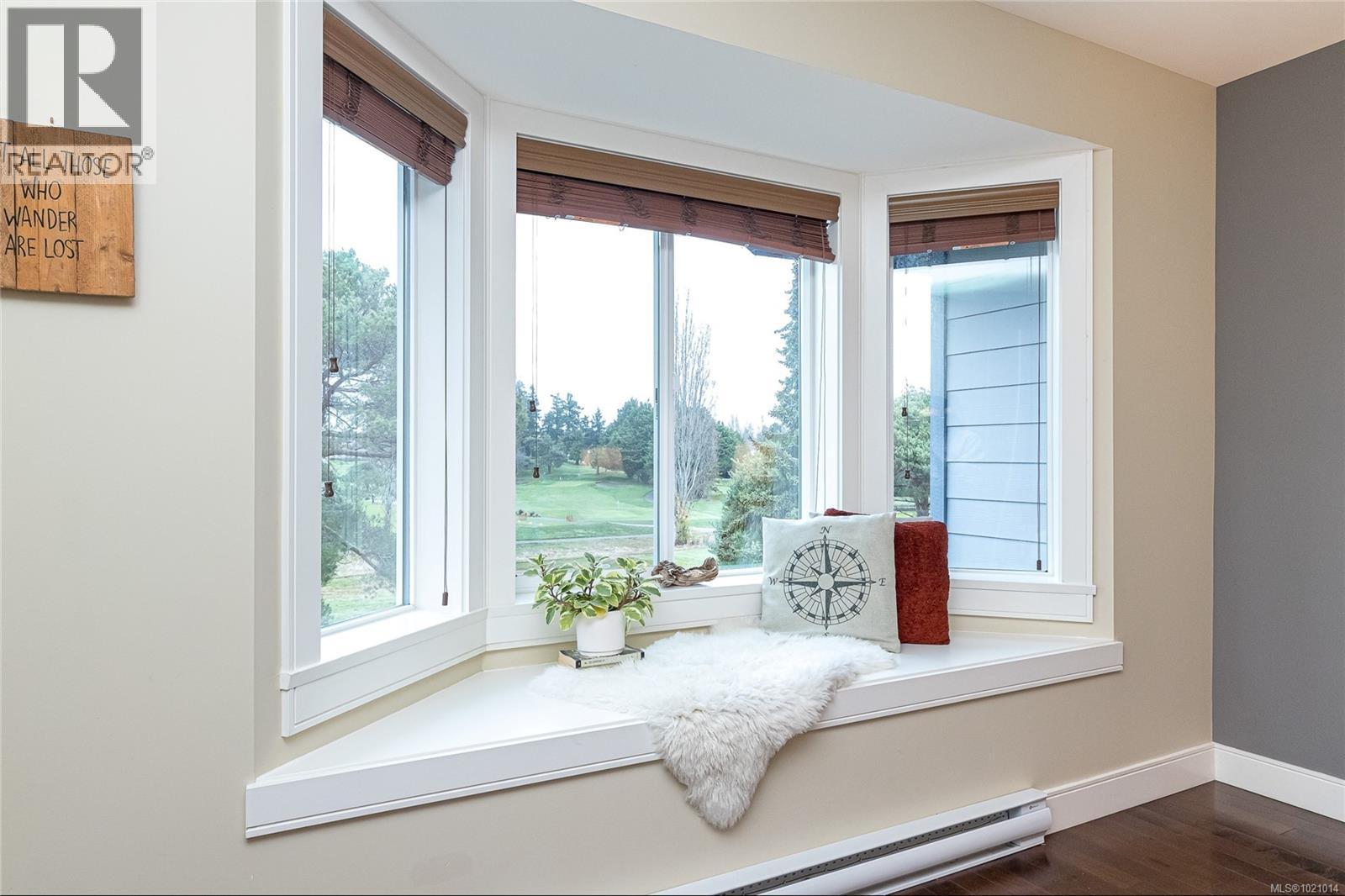 1054 Colville Rd, Esquimalt