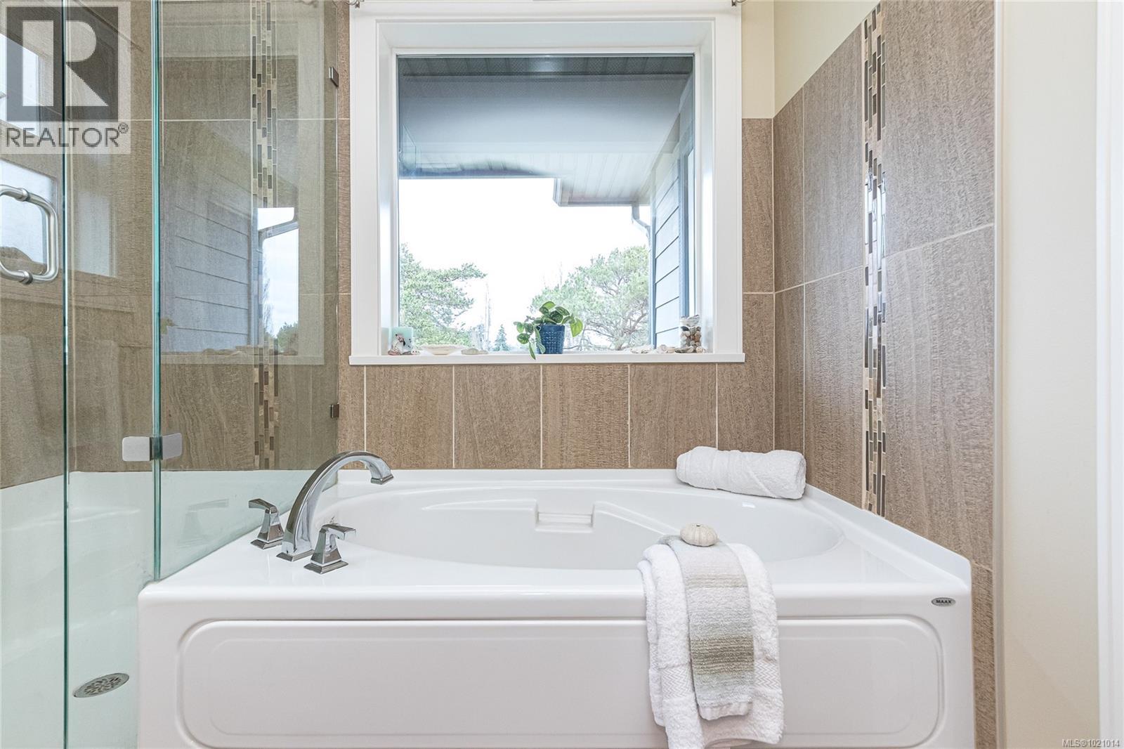 1054 Colville Rd, Esquimalt