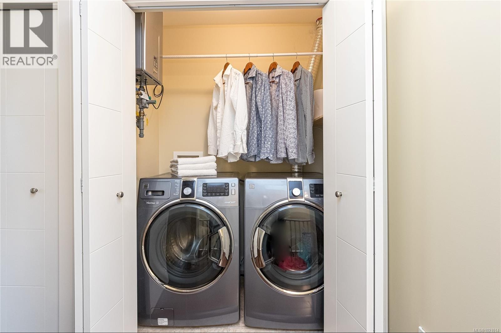 1054 Colville Rd, Esquimalt