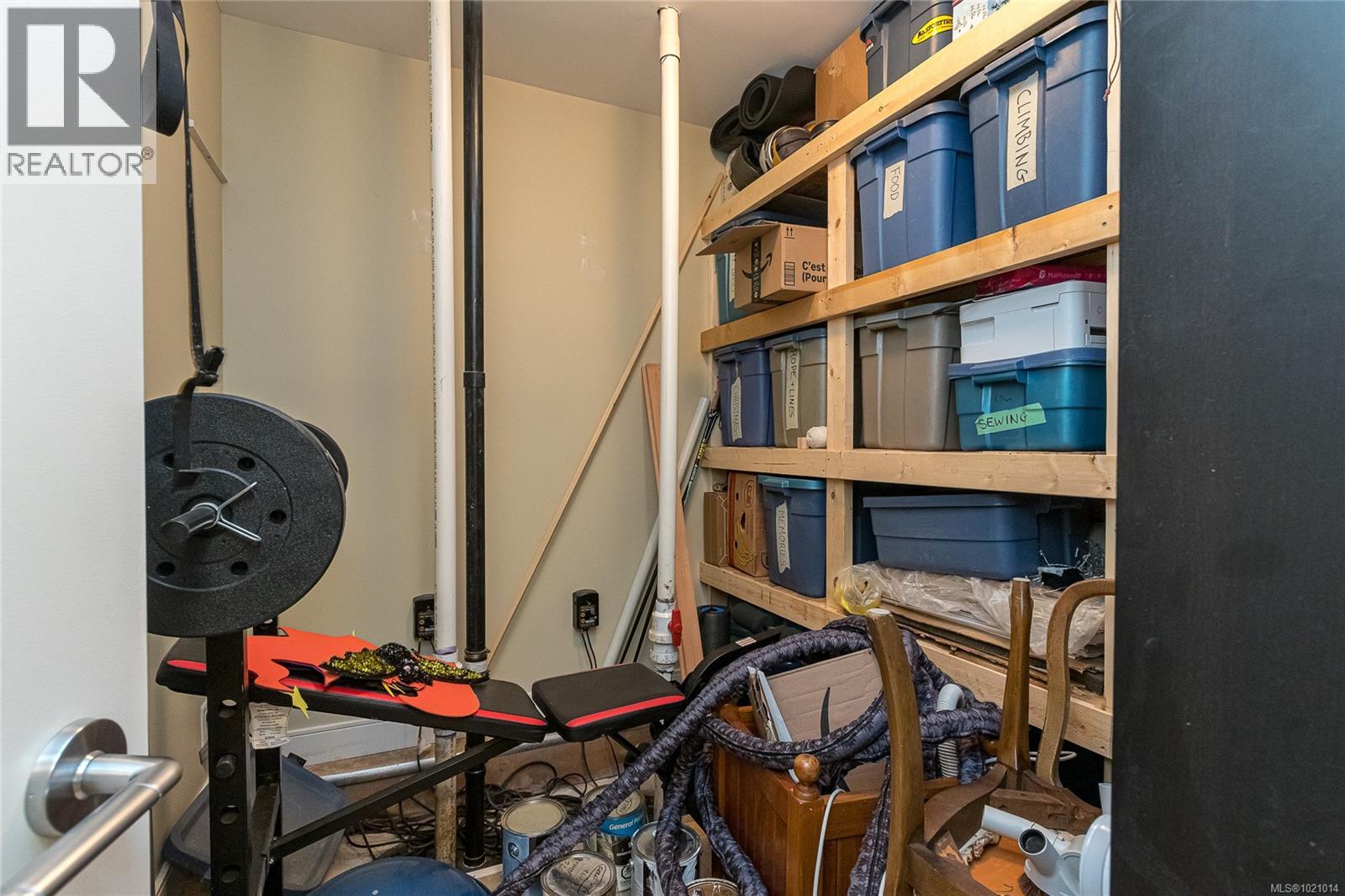 1054 Colville Rd, Esquimalt