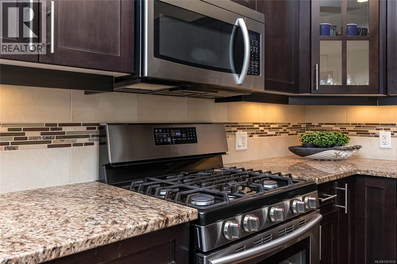 1054 Colville Rd, Esquimalt